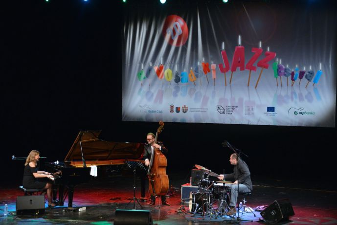 Julia Siedl`s Trio auf der Bühne